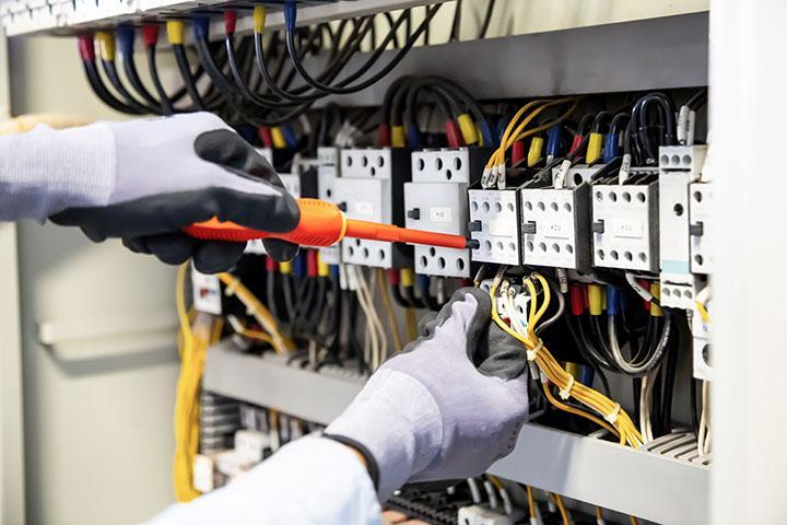 Tous travaux d’électricité générale à Saintes